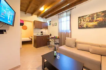 3 Charites Old Town Appartement