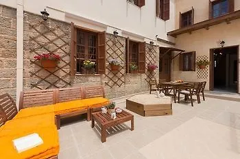 3 Charites Old Town