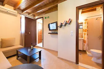 3 Charites Old Town Apartment *
